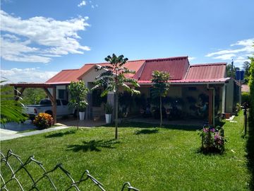 Vendo Casa Campestre vía al Picacho. Tuluá