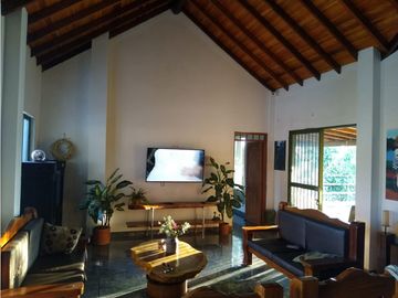 Vendo Casa Campestre vía al Picacho. Tuluá