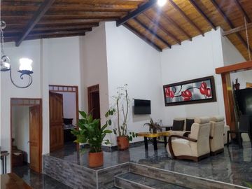 Vendo Casa Campestre vía al Picacho. Tuluá