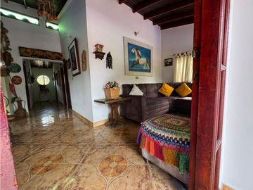 SE VENDE FINCA Y CABAÑA A PUERTA CERRADA EN COCORN