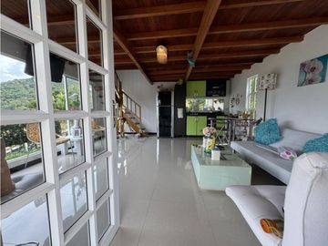 SE VENDE FINCA Y CABAÑA A PUERTA CERRADA EN COCORN