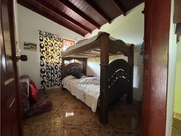SE VENDE FINCA Y CABAÑA A PUERTA CERRADA EN COCORN