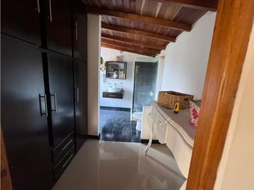 SE VENDE FINCA Y CABAÑA A PUERTA CERRADA EN COCORN