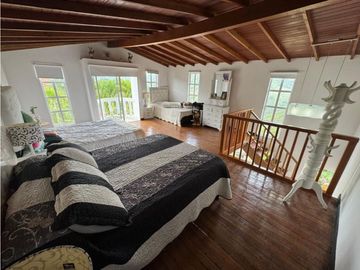 SE VENDE FINCA Y CABAÑA A PUERTA CERRADA EN COCORN