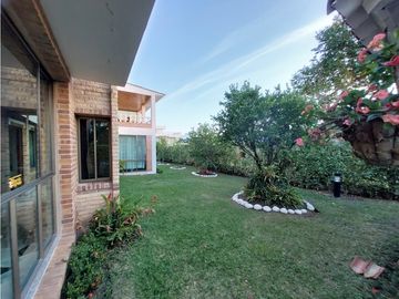 VENPERMUTO HERMOSA CASA CAMPESTRE EN EL MEJOR CONDOMINIO DE CHINAUTA