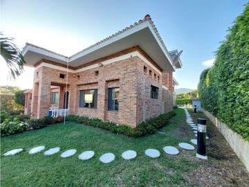 VENPERMUTO HERMOSA CASA CAMPESTRE EN EL MEJOR CONDOMINIO DE CHINAUTA