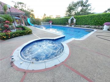 VENPERMUTO HERMOSA CASA CAMPESTRE EN EL MEJOR CONDOMINIO DE CHINAUTA