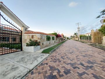 VENPERMUTO HERMOSA CASA CAMPESTRE EN EL MEJOR CONDOMINIO DE CHINAUTA