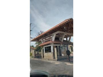 VENTA LINDISIMA CASA CAMPESTRE EN EL MEJOR CONDOMINIO DE CHINAUTA