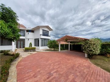 VENTA LINDISIMA CASA CAMPESTRE EN EL MEJOR CONDOMINIO DE CHINAUTA