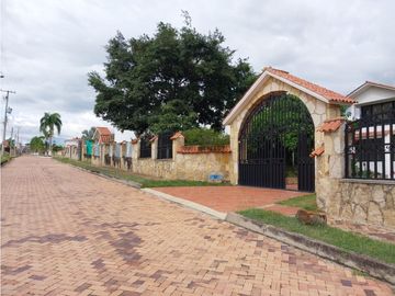 VENTA LINDISIMA CASA CAMPESTRE EN EL MEJOR CONDOMINIO DE CHINAUTA