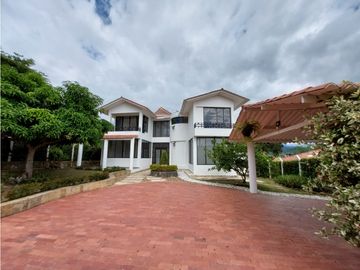 VENTA LINDISIMA CASA CAMPESTRE EN EL MEJOR CONDOMINIO DE CHINAUTA