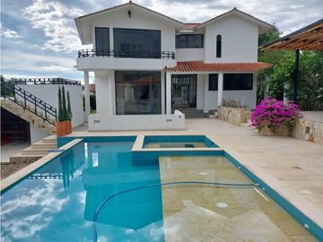 VENTA LINDISIMA CASA CAMPESTRE EN EL MEJOR CONDOMINIO DE CHINAUTA