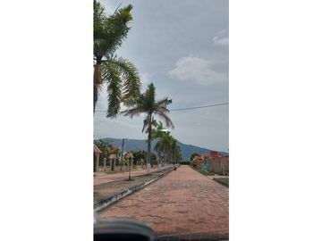 VENTA HERMOSA CASA CON UNA ESPECTACULAR VISTA EN CHINAUTA C/MARCA