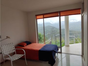 VENTA HERMOSA CASA CON UNA ESPECTACULAR VISTA EN CHINAUTA C/MARCA