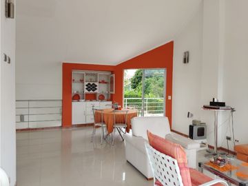 VENTA HERMOSA CASA CON UNA ESPECTACULAR VISTA EN CHINAUTA C/MARCA