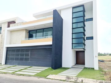 Casa en VENTA CON ALBERCA y terraza  VISTA AL MAR fracc PLAYAS DEL CONCHAL