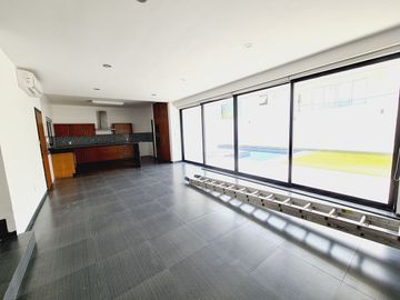 Casa en VENTA CON ALBERCA y terraza  VISTA AL MAR fracc PLAYAS DEL CONCHAL