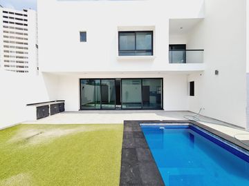Casa en VENTA CON ALBERCA y terraza  VISTA AL MAR fracc PLAYAS DEL CONCHAL