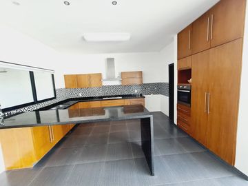 Casa en VENTA CON ALBERCA y terraza  VISTA AL MAR fracc PLAYAS DEL CONCHAL