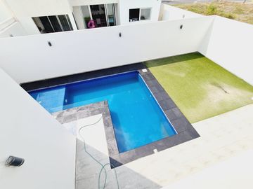 Casa en VENTA CON ALBERCA y terraza  VISTA AL MAR fracc PLAYAS DEL CONCHAL