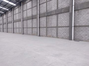 BODEGA INDUSTRIAL EN RENTA COACALCO