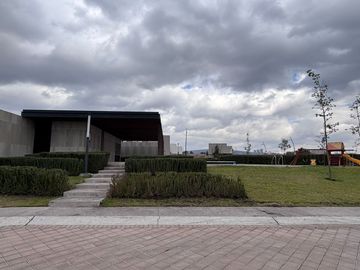 Venta de casa en Privada San Lorenzo, Lomas de Campanario Norte.