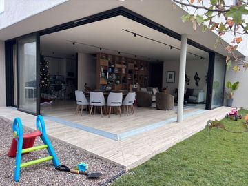 Venta de casa en Privada San Lorenzo, Lomas de Campanario Norte.