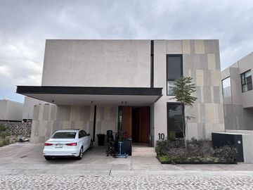 Venta de casa en Privada San Lorenzo, Lomas de Campanario Norte.