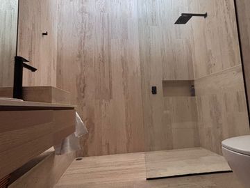 Venta de casa en Privada San Lorenzo, Lomas de Campanario Norte.