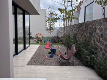 Venta de casa en Privada San Lorenzo, Lomas de Campanario Norte.