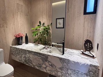Venta de casa en Privada San Lorenzo, Lomas de Campanario Norte.