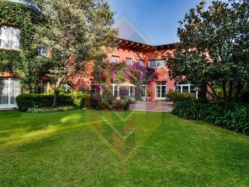 VENDE  O RENTA CASA EN CALLE CERRADA EN LOMAS ALTAS