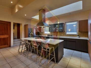 VENDE  O RENTA CASA EN CALLE CERRADA EN LOMAS ALTAS