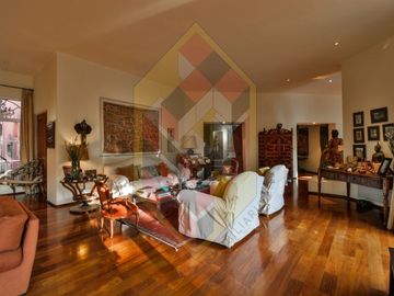 VENDE  O RENTA CASA EN CALLE CERRADA EN LOMAS ALTAS