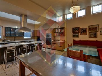 VENDE  O RENTA CASA EN CALLE CERRADA EN LOMAS ALTAS