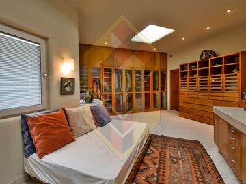 VENDE  O RENTA CASA EN CALLE CERRADA EN LOMAS ALTAS