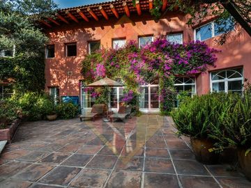 VENDE  O RENTA CASA EN CALLE CERRADA EN LOMAS ALTAS