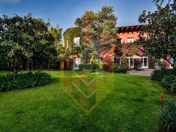 VENDE  O RENTA CASA EN CALLE CERRADA EN LOMAS ALTAS