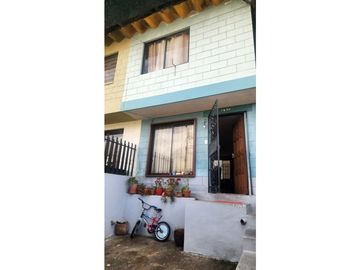VENTA CASA JUNTO AL MEGAKYWI ELOY ALFARO