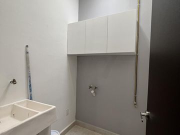 Casa en venta en Cancún, residencial privado con alberca semiolimpica y 3.2 hectáreas de areas verdes