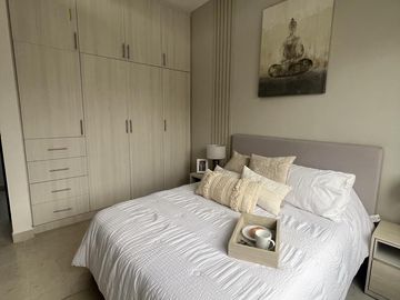 Casa en venta en Cancún, residencial privado con alberca semiolimpica y 3.2 hectáreas de areas verdes
