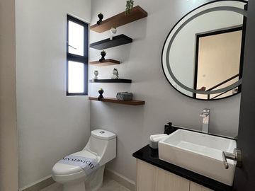 Casa en venta en Cancún, residencial privado con alberca semiolimpica y 3.2 hectáreas de areas verdes