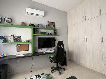 Casa en venta en Cancún, residencial privado con alberca semiolimpica y 3.2 hectáreas de areas verdes