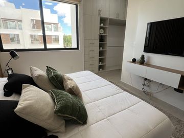 Casa en venta en Cancún, residencial privado con alberca semiolimpica y 3.2 hectáreas de areas verdes