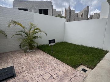 Casa en venta en Cancún, residencial privado con alberca semiolimpica y 3.2 hectáreas de areas verdes