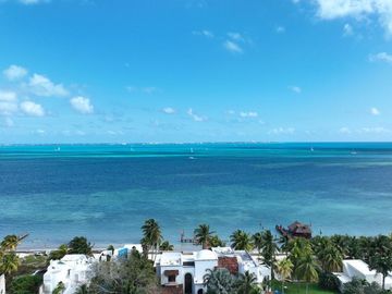 Preventa de Penthouse Beach Front con Beach Club 375m2 Costa Mujeres!