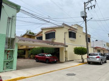 Casa en Venta calle Nuevo León, Col. Petrolera. Coatzaocoalcos
