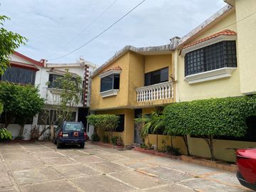 Casa en Venta calle Nuevo León, Col. Petrolera. Coatzaocoalcos