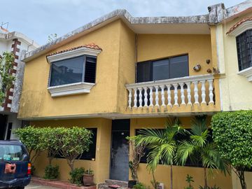 Casa en Venta calle Nuevo León, Col. Petrolera. Coatzaocoalcos